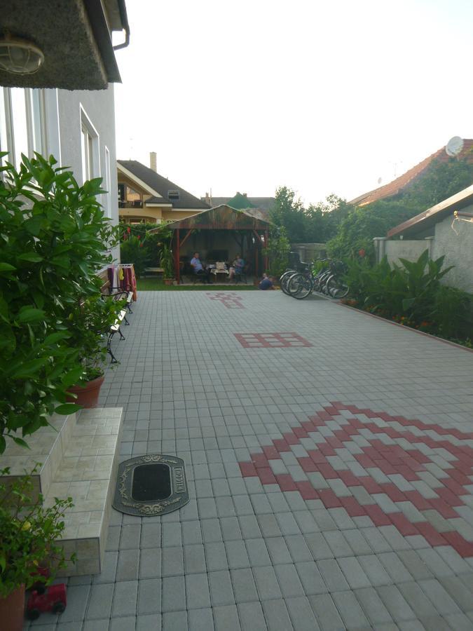 Apartmanovy Dom Grand Štúrovo Εξωτερικό φωτογραφία