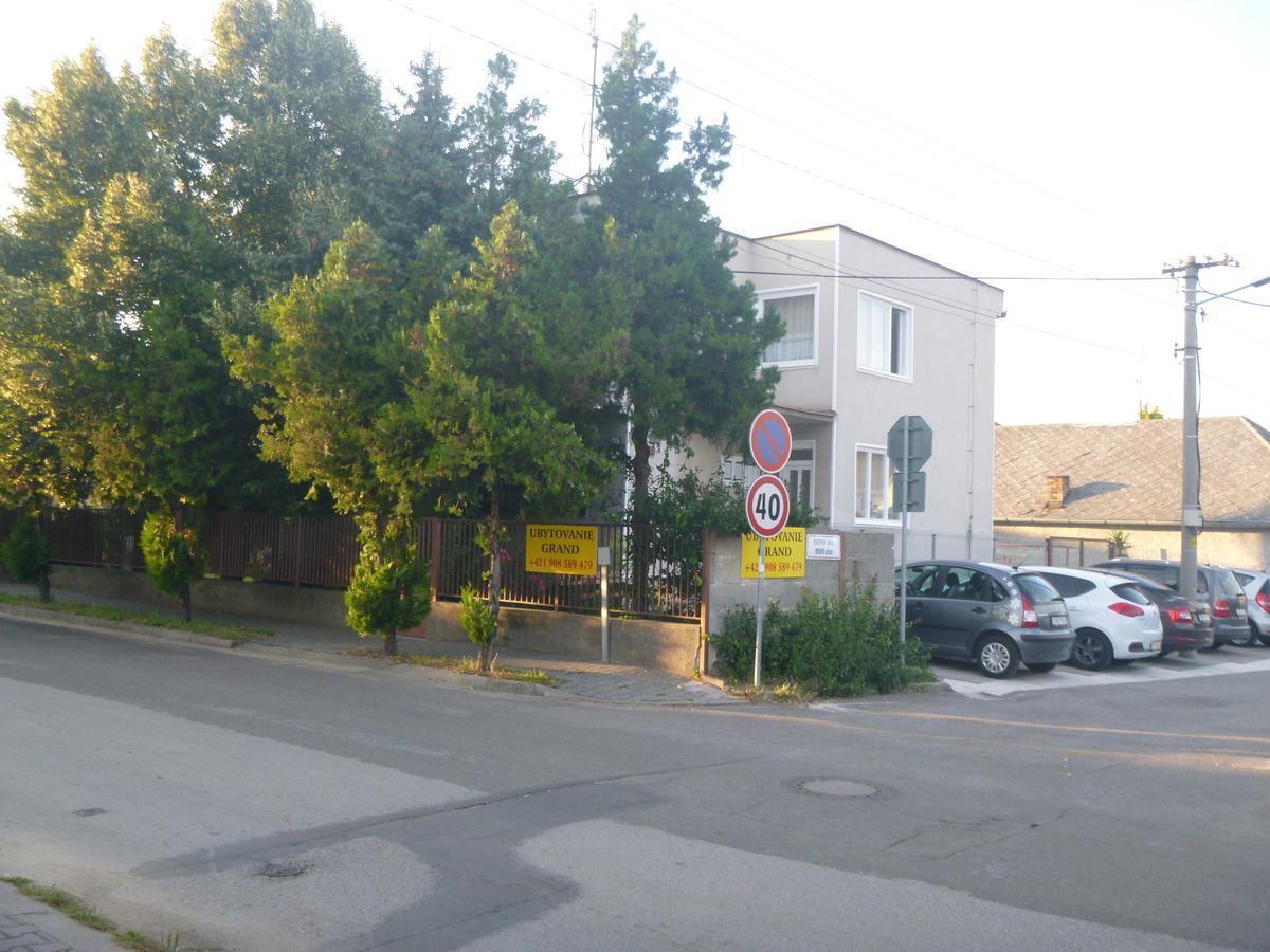 Apartmanovy Dom Grand Štúrovo Εξωτερικό φωτογραφία